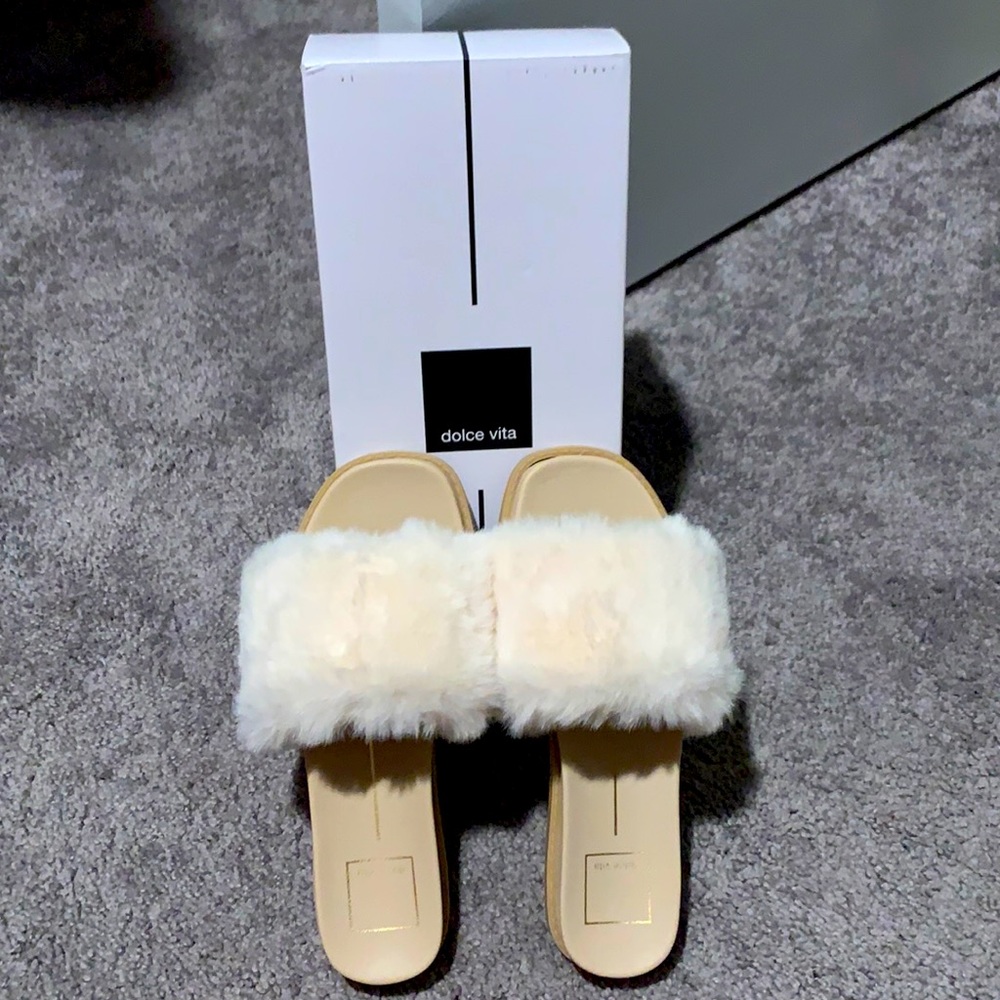 Brand new Dolce Vita ivory faux fur slipper size 6